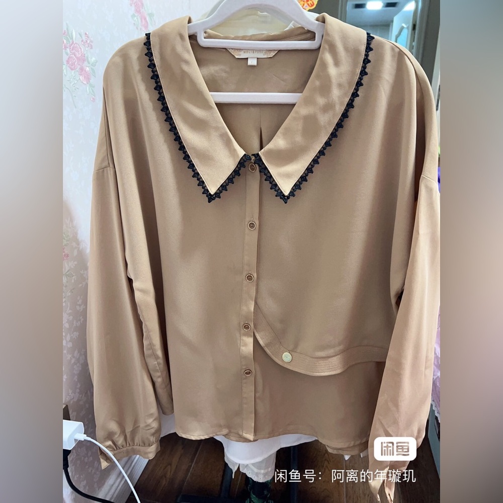 Womens Beige Button-Front Blouse with Contrast Trim